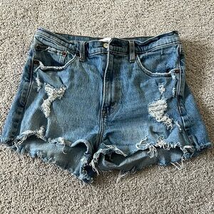 Abercrombie high rise mom short